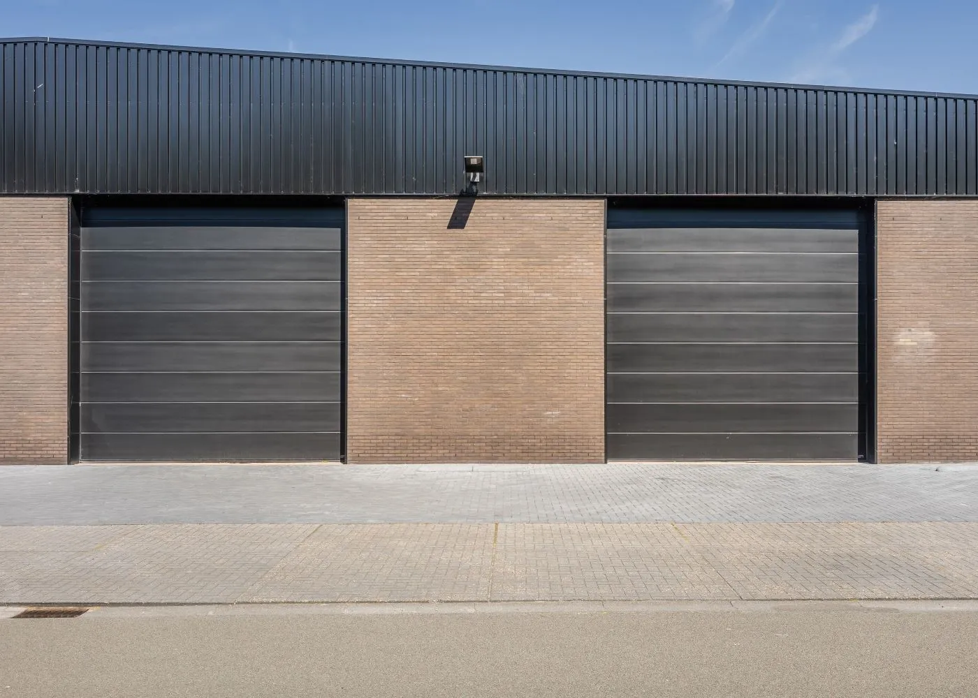 Karssen_19_industriële-deuren_industriële-sectionaaldeuren-designline_1400x1000